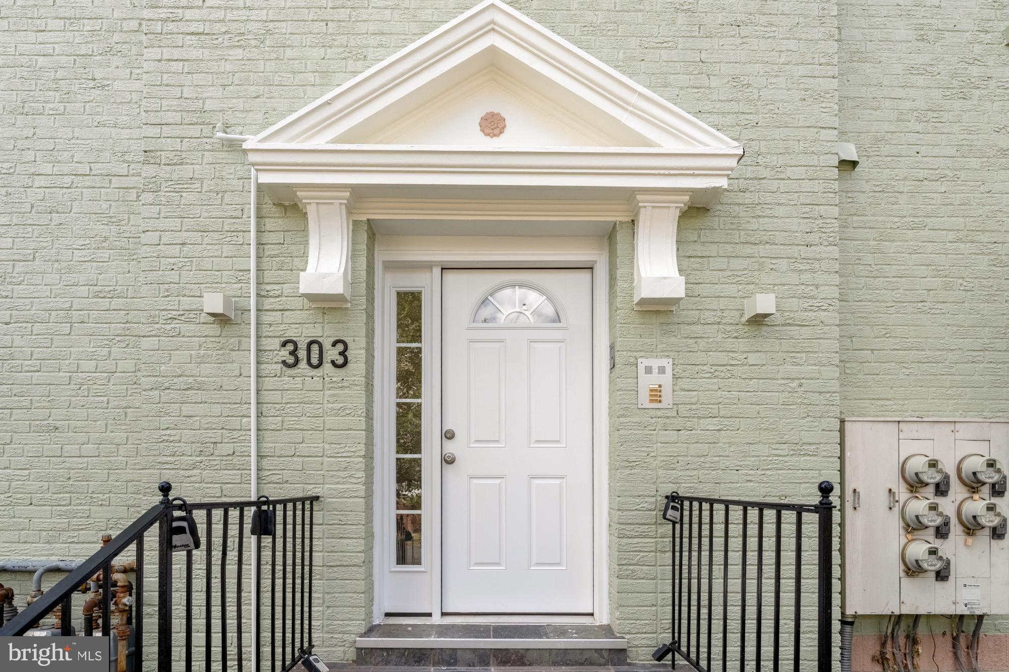 303 SEATON PLACE NE 2