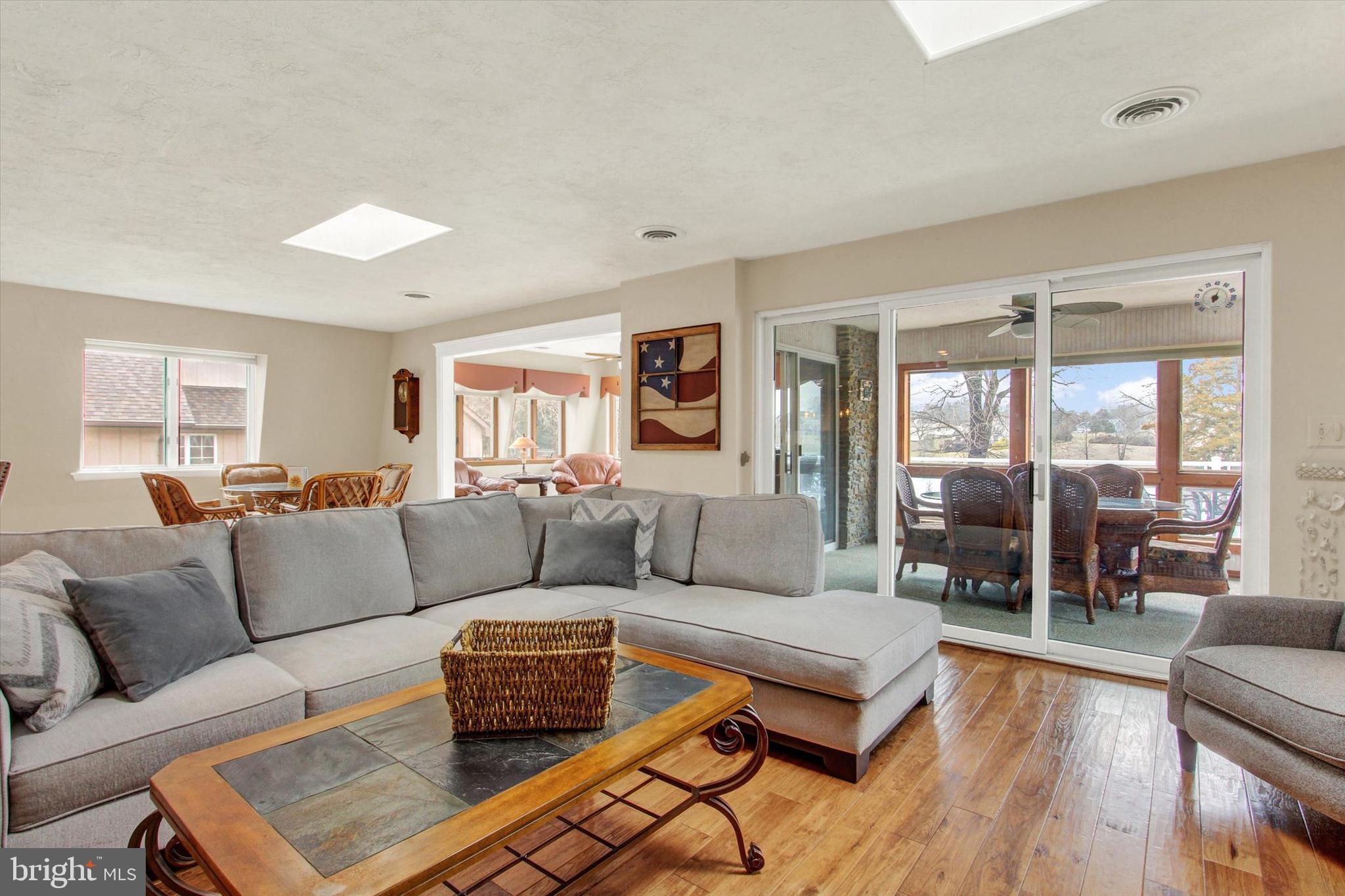 LAKE HERITAGE - Residential