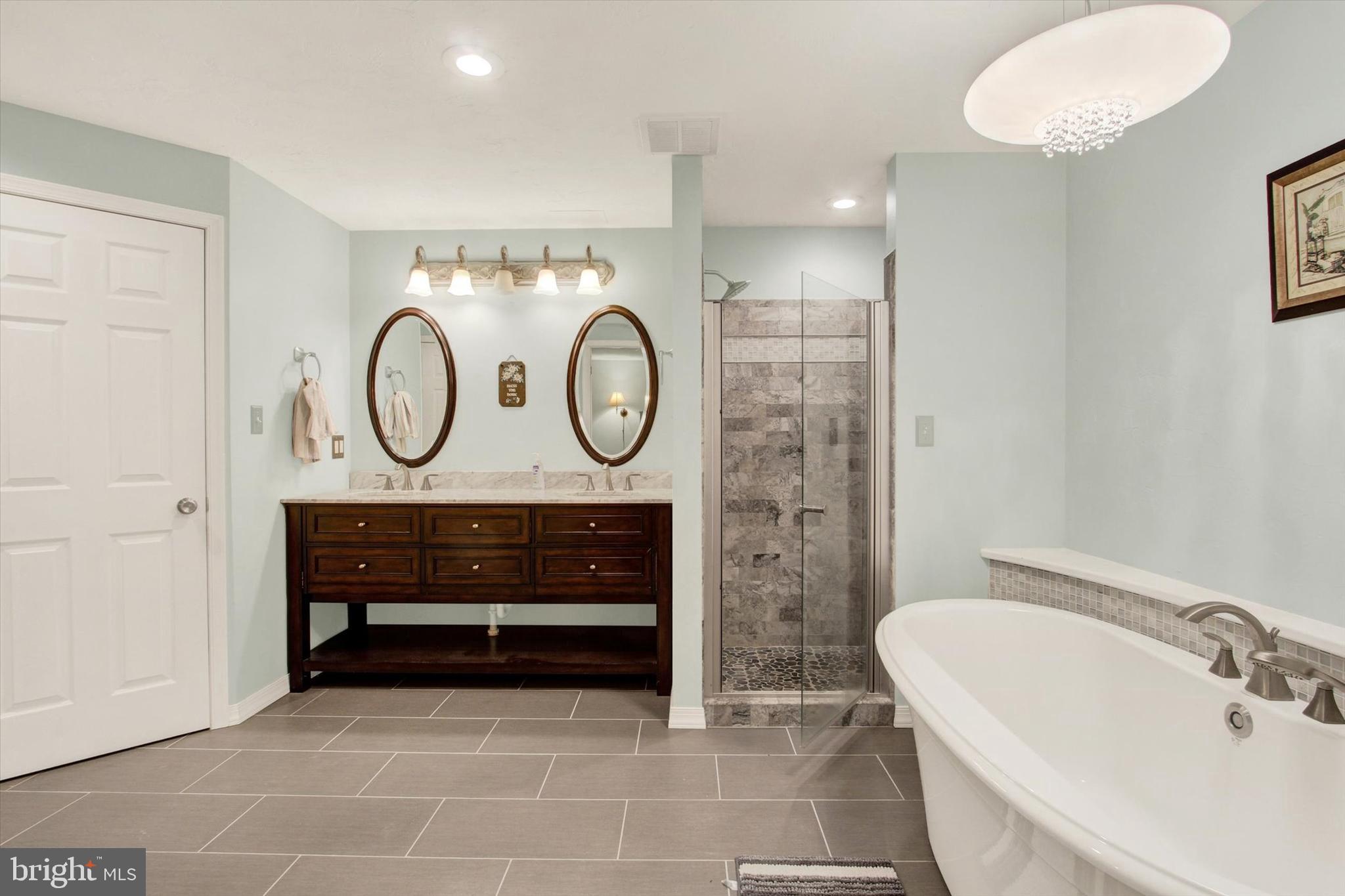 LAKE HERITAGE - Residential