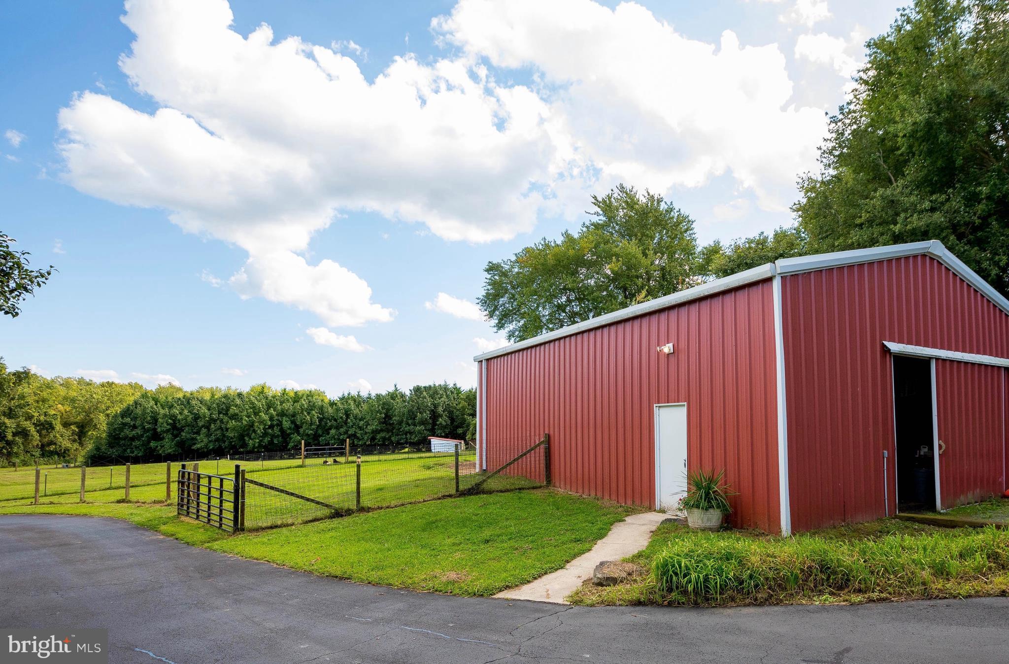 CELLAR HILL ESTATES - Farm