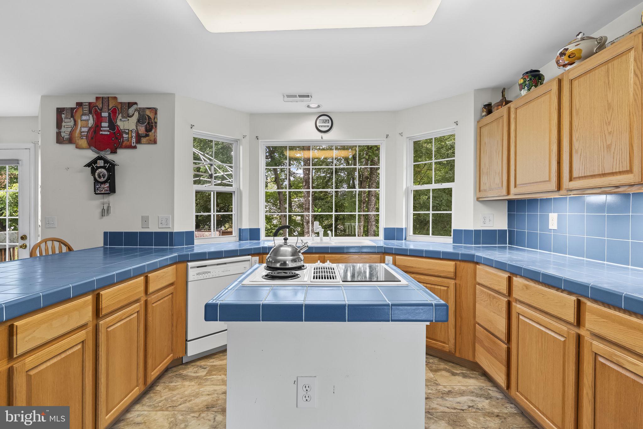 HUNTING QUARTERS - Residential