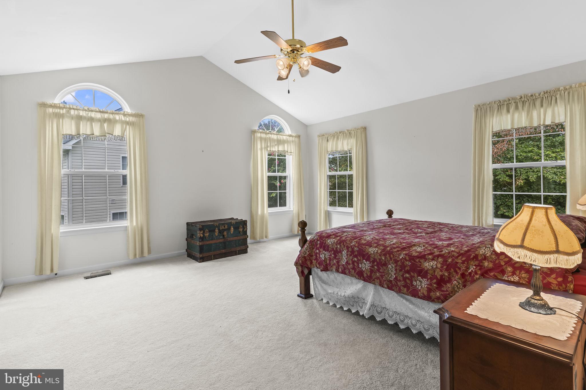 HUNTING QUARTERS - Residential