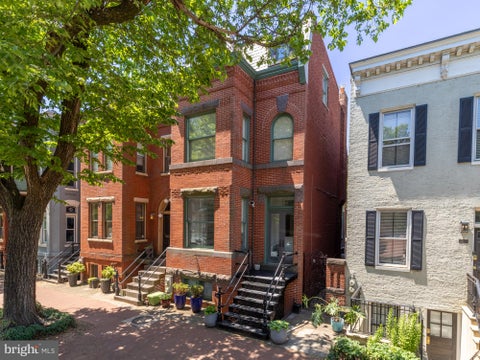 Photo of 117 11th Street SE, WASHINGTON, DC 20003 (MLS # DCDC2276300)