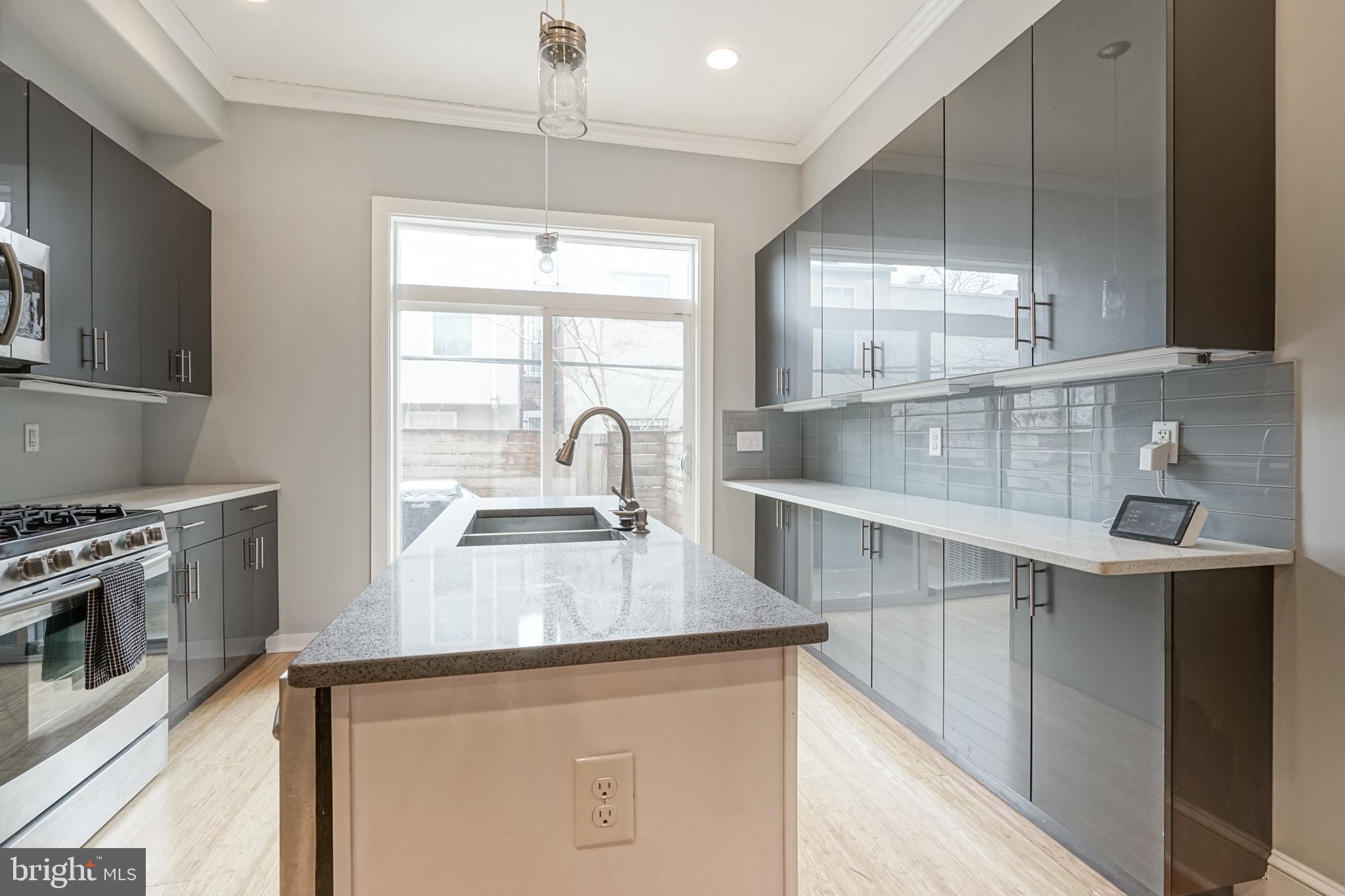 POINT BREEZE - Residential