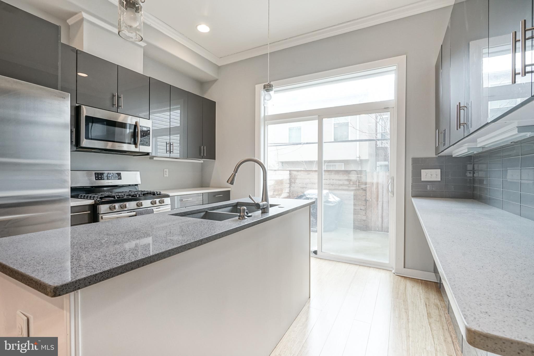 POINT BREEZE - Residential