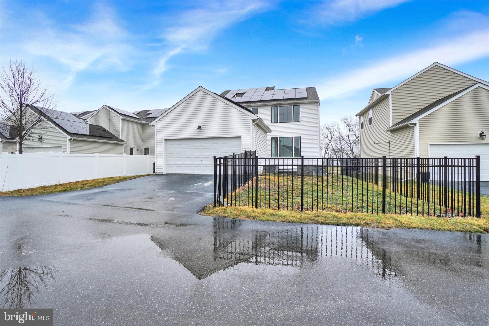 CASTLETON - Residential