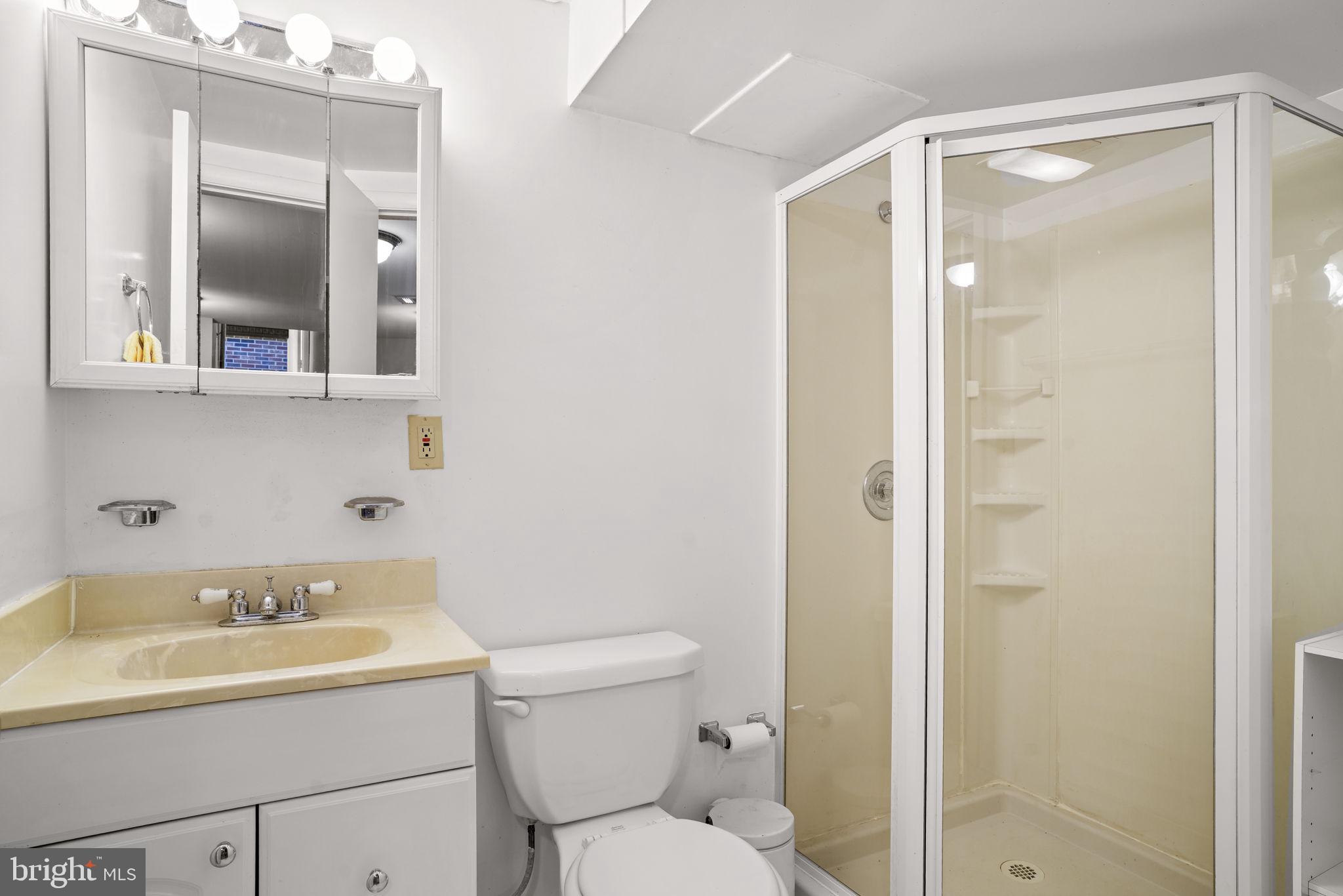 WHITE OAK MANOR - Residential