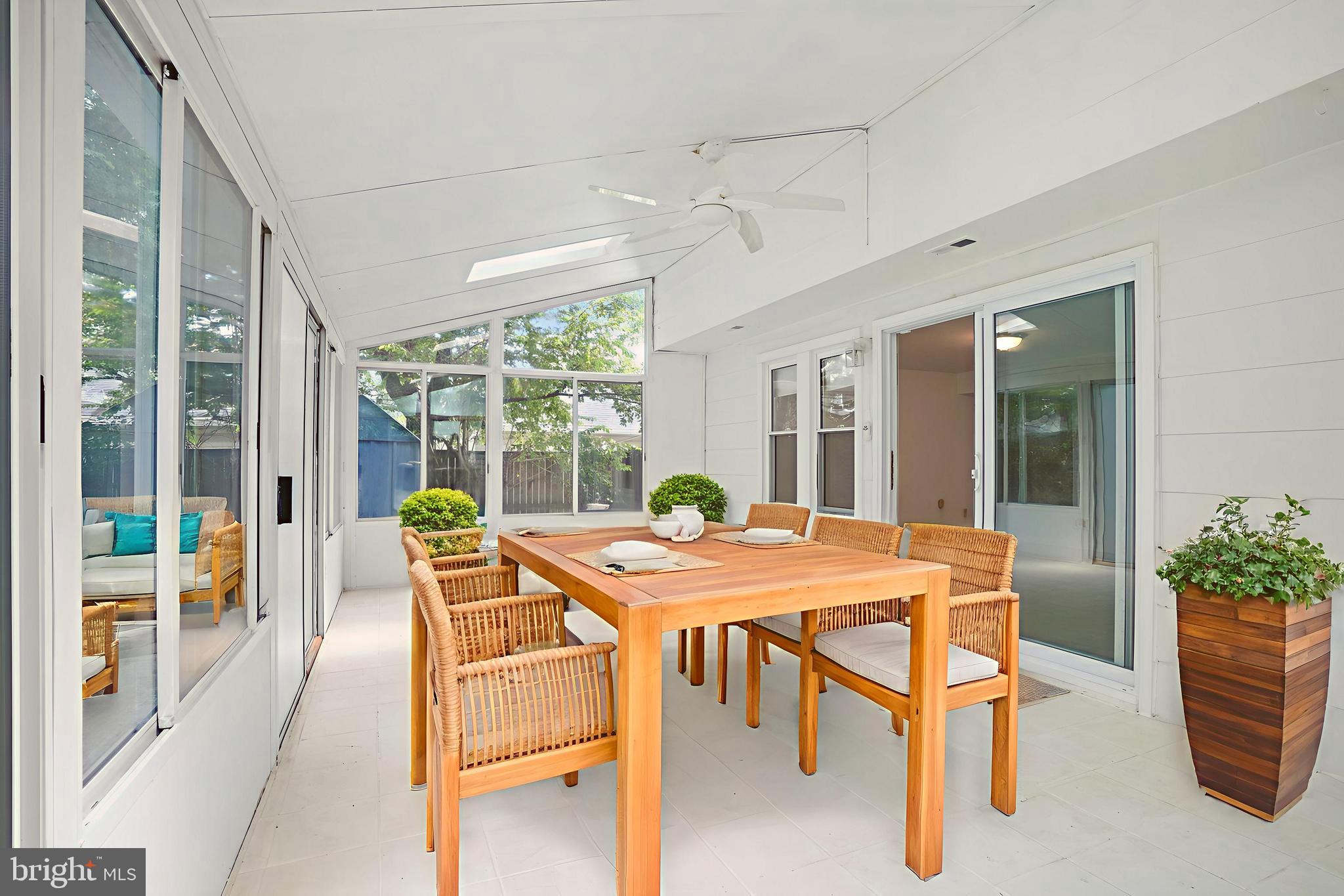 WHITE OAK MANOR - Residential