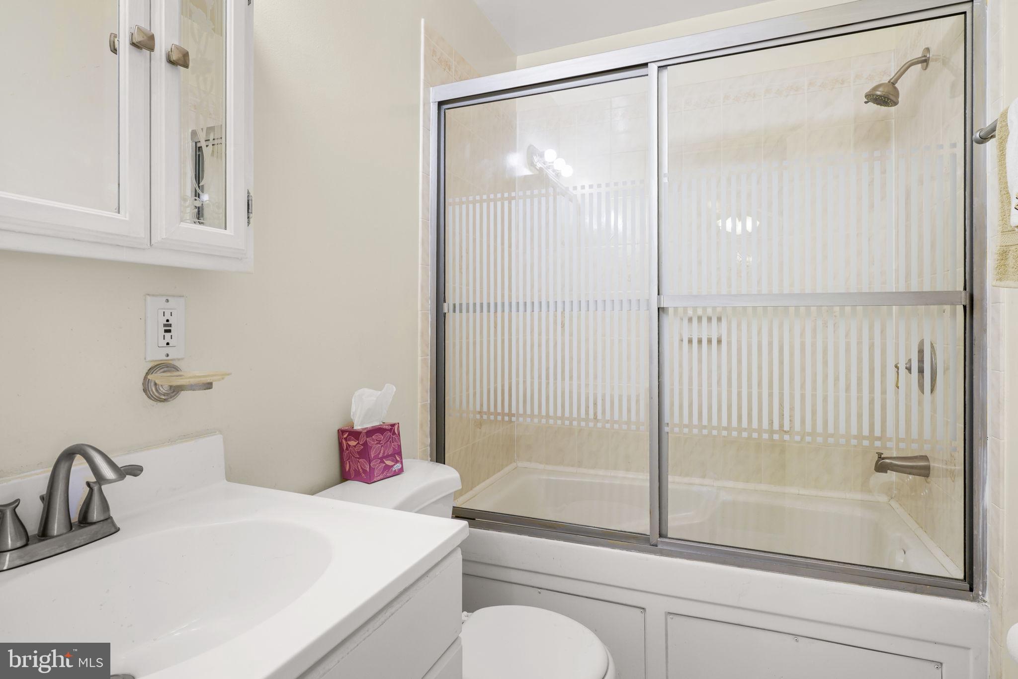 WHITE OAK MANOR - Residential