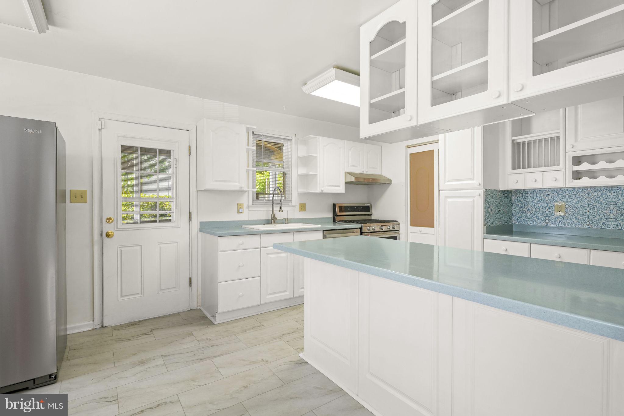 WHITE OAK MANOR - Residential