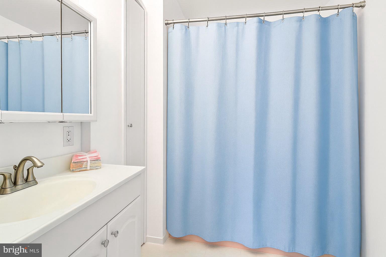 WHITE OAK MANOR - Residential