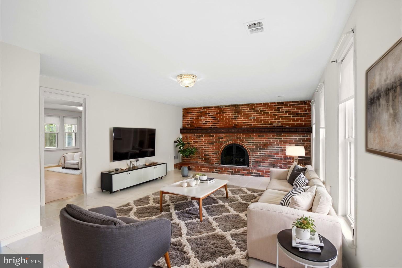 WHITE OAK MANOR - Residential