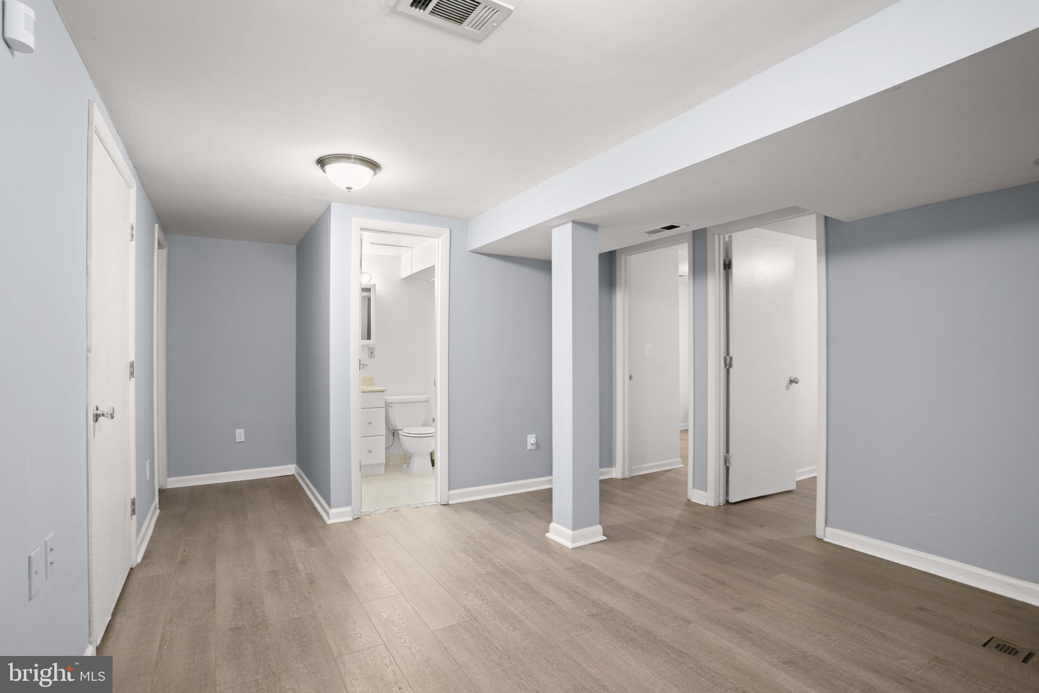 WHITE OAK MANOR - Residential