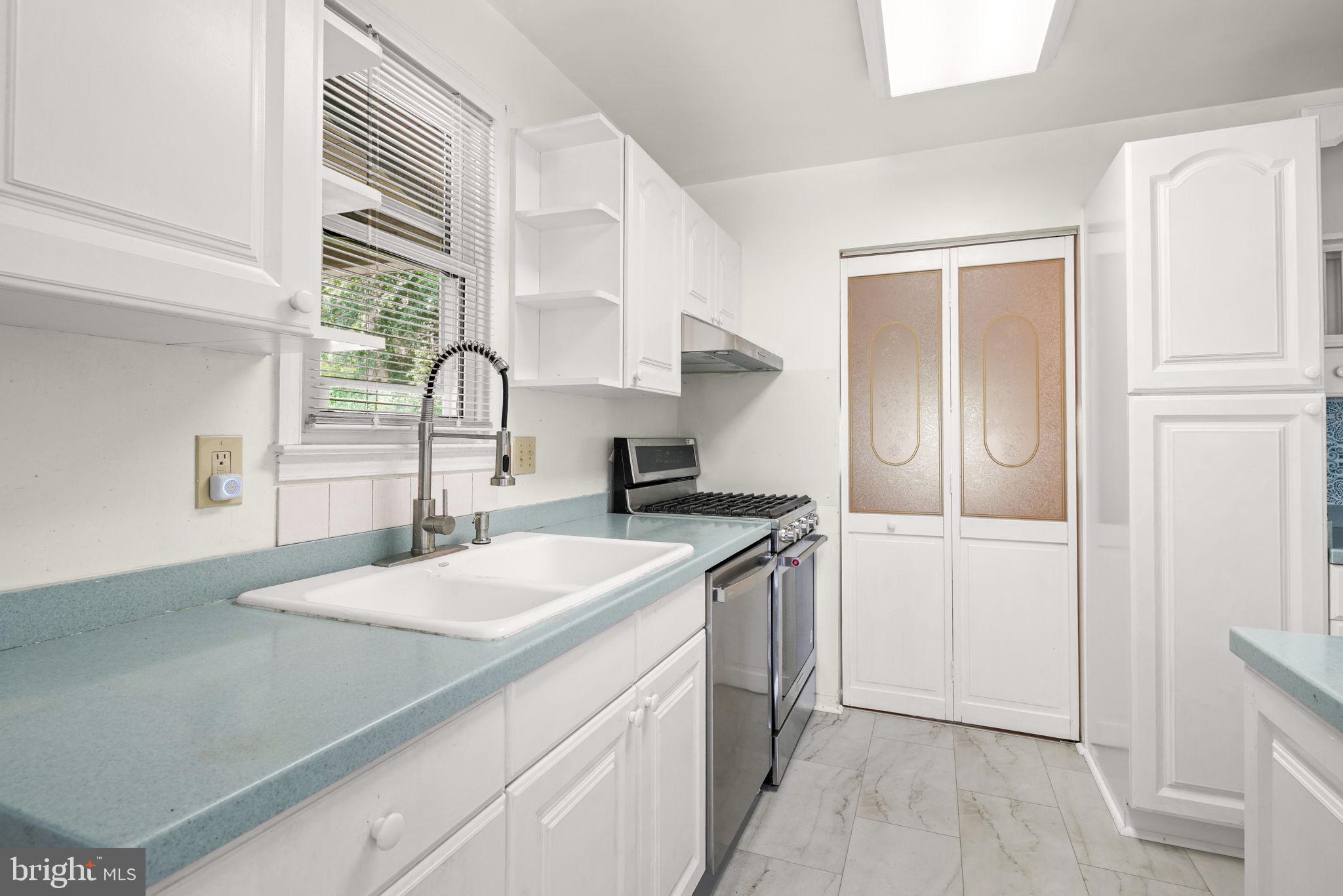 WHITE OAK MANOR - Residential