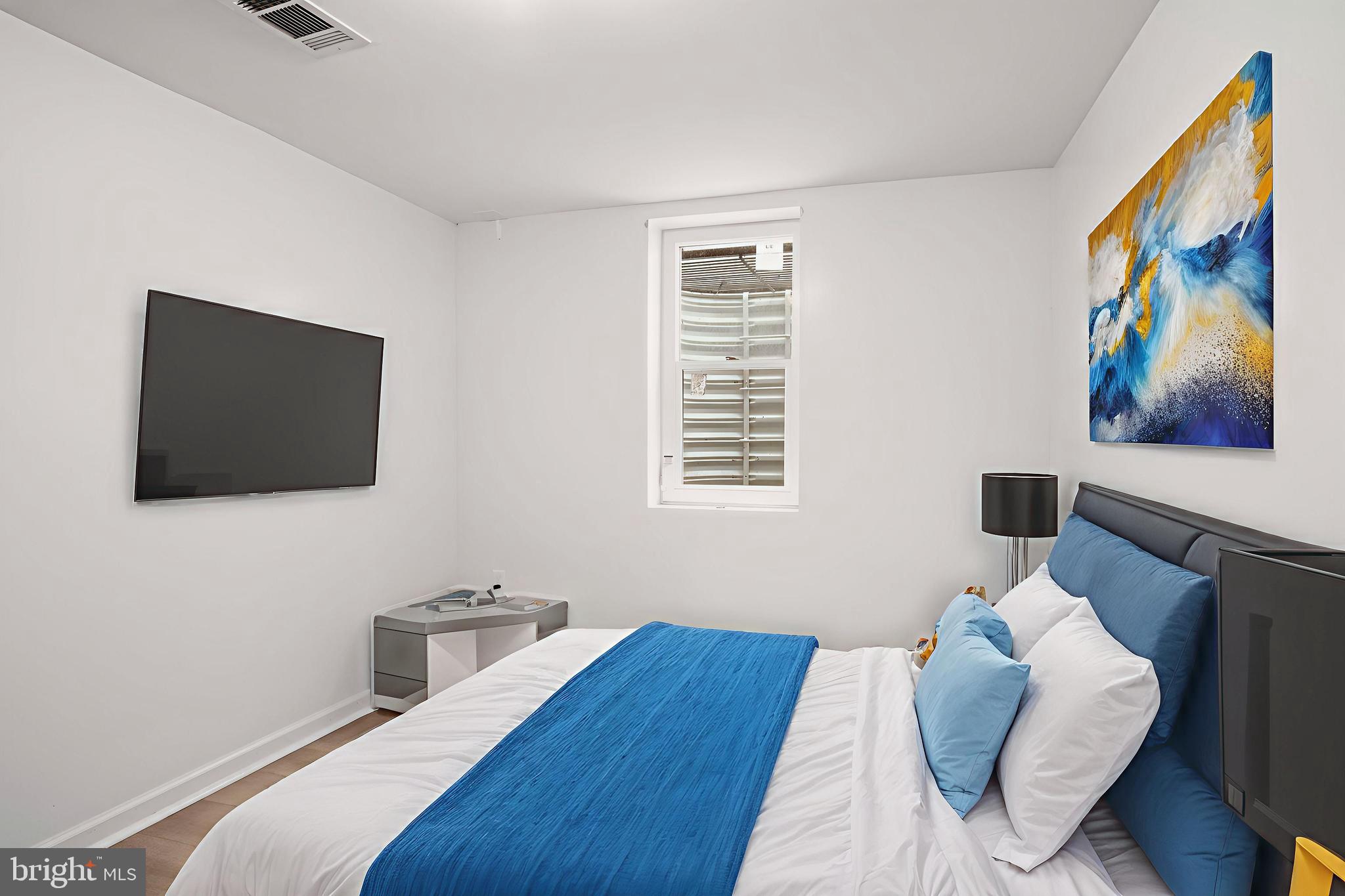 WHITE OAK MANOR - Residential