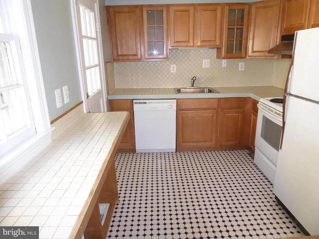 4344 ELLICOTT STREET NW