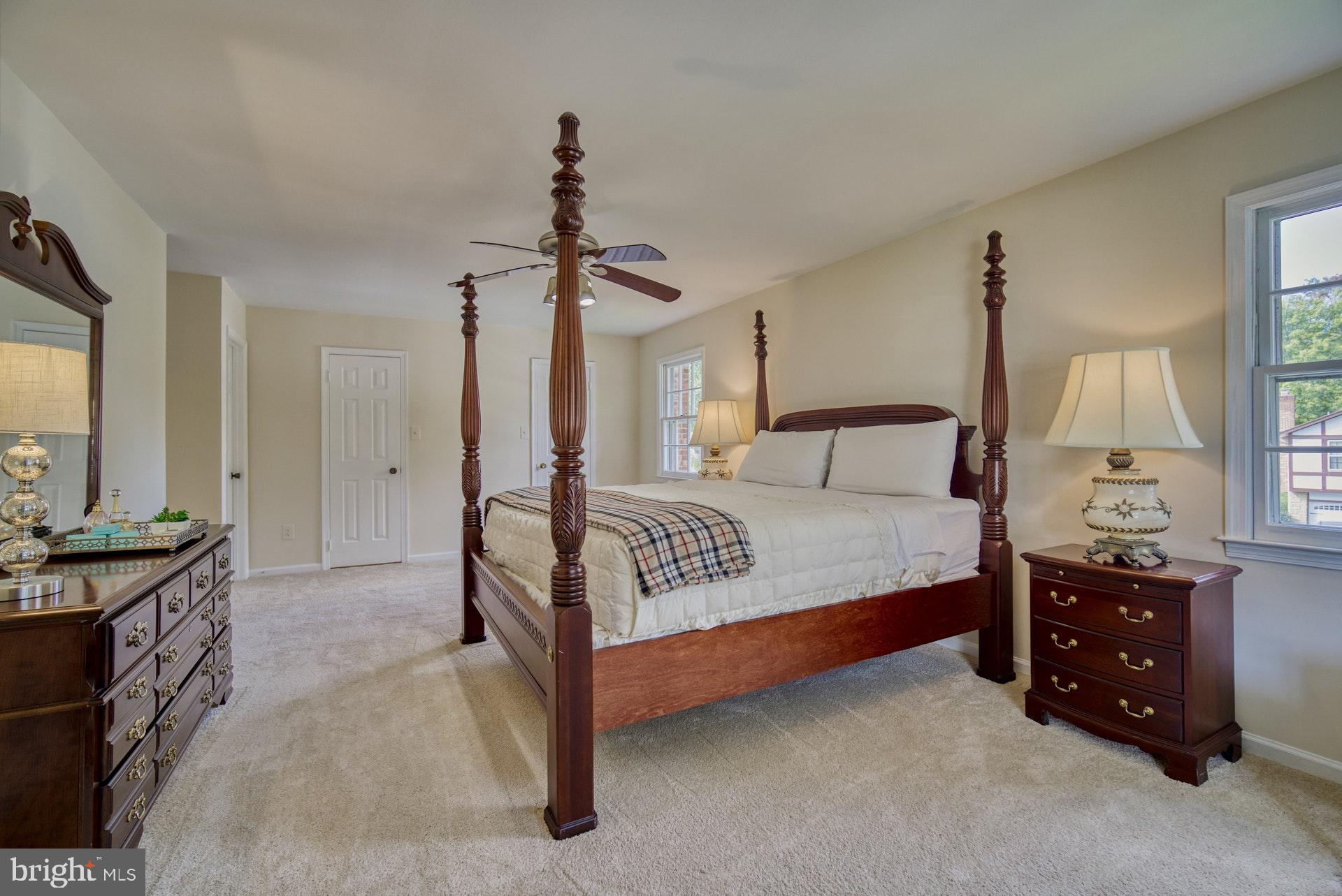 LONGWOOD KNOLLS - Residential