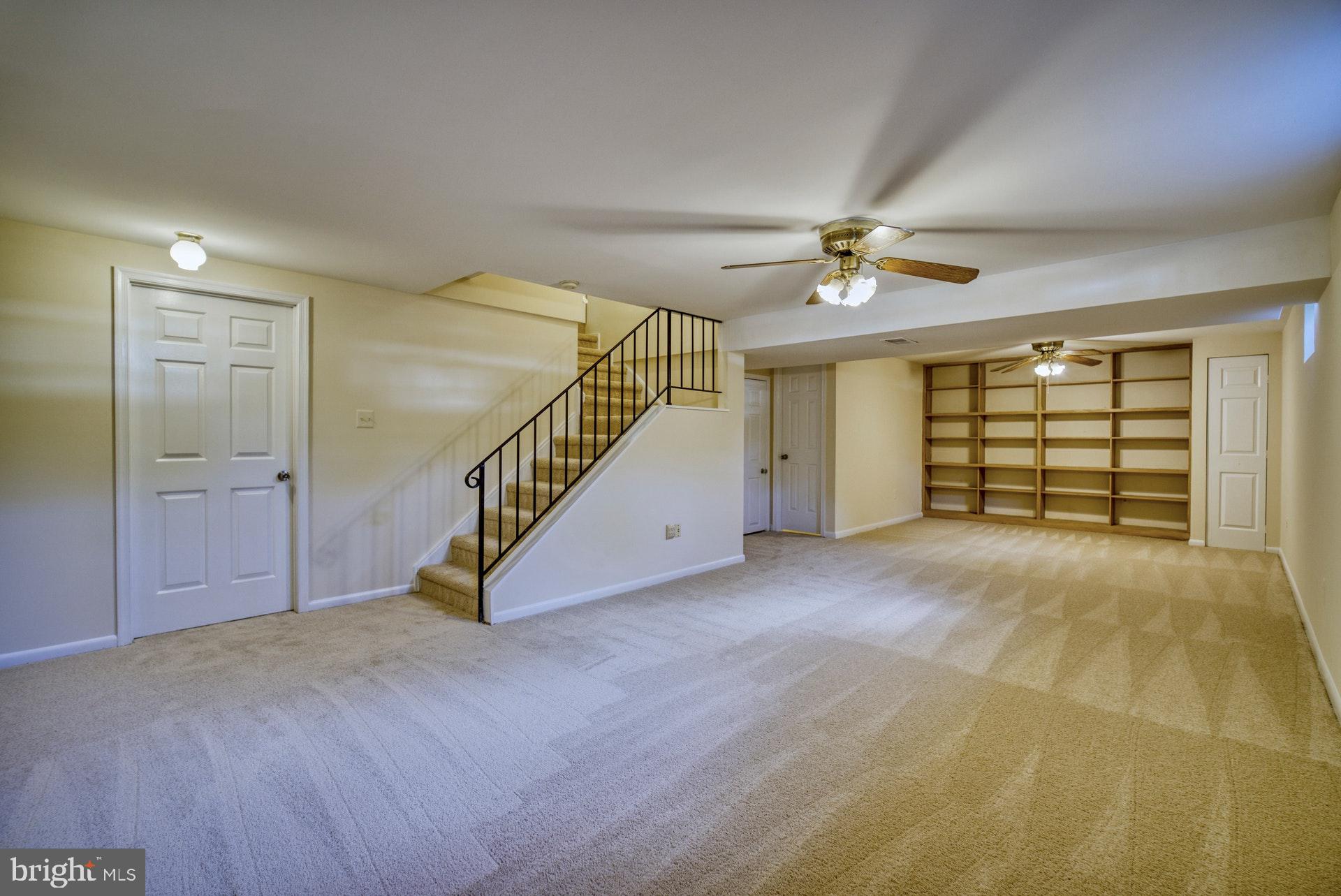 LONGWOOD KNOLLS - Residential