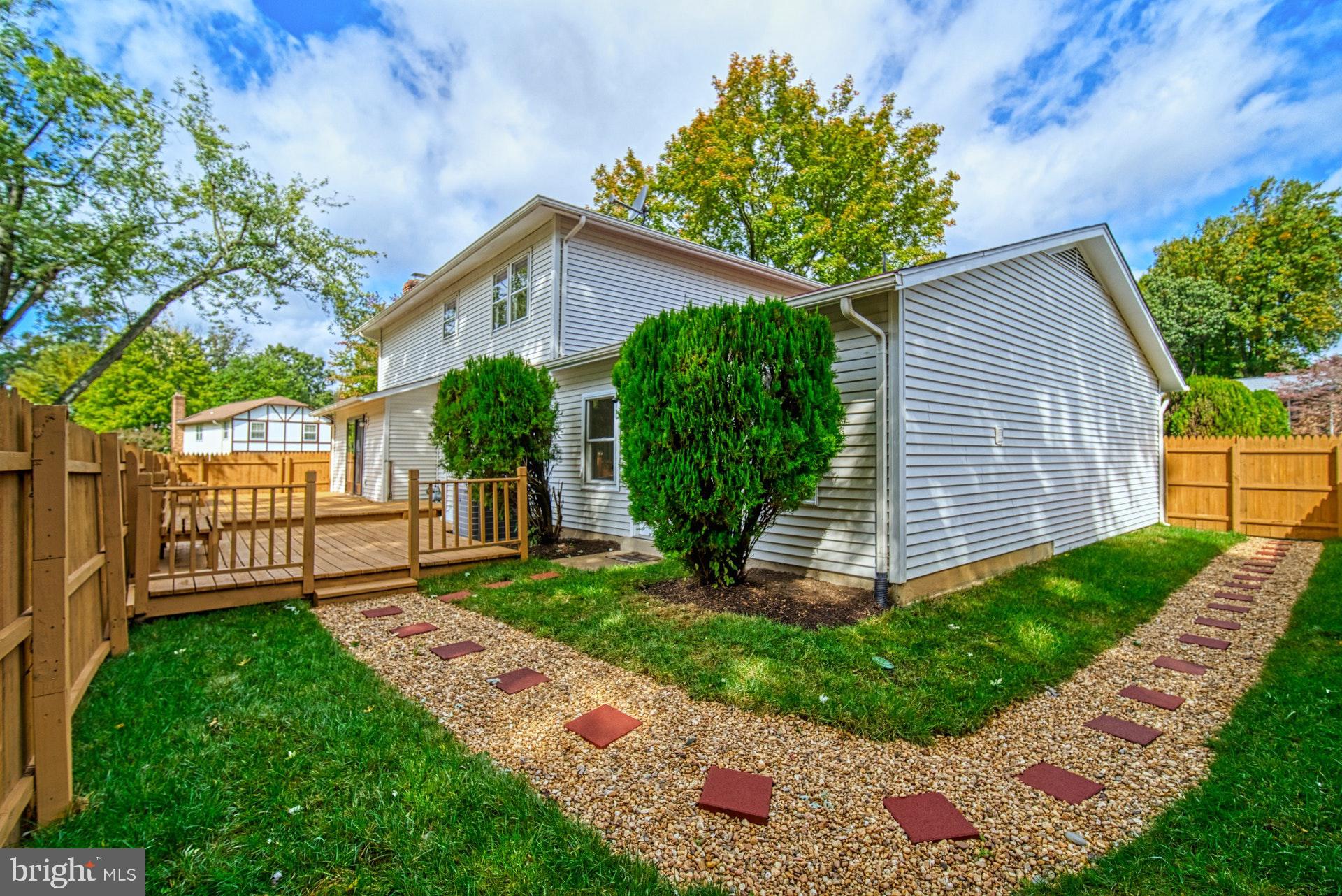 LONGWOOD KNOLLS - Residential