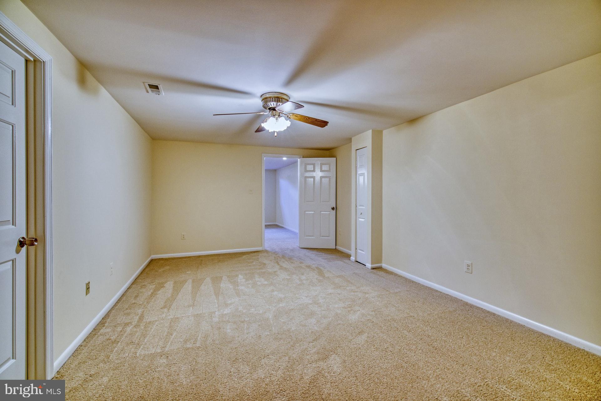 LONGWOOD KNOLLS - Residential