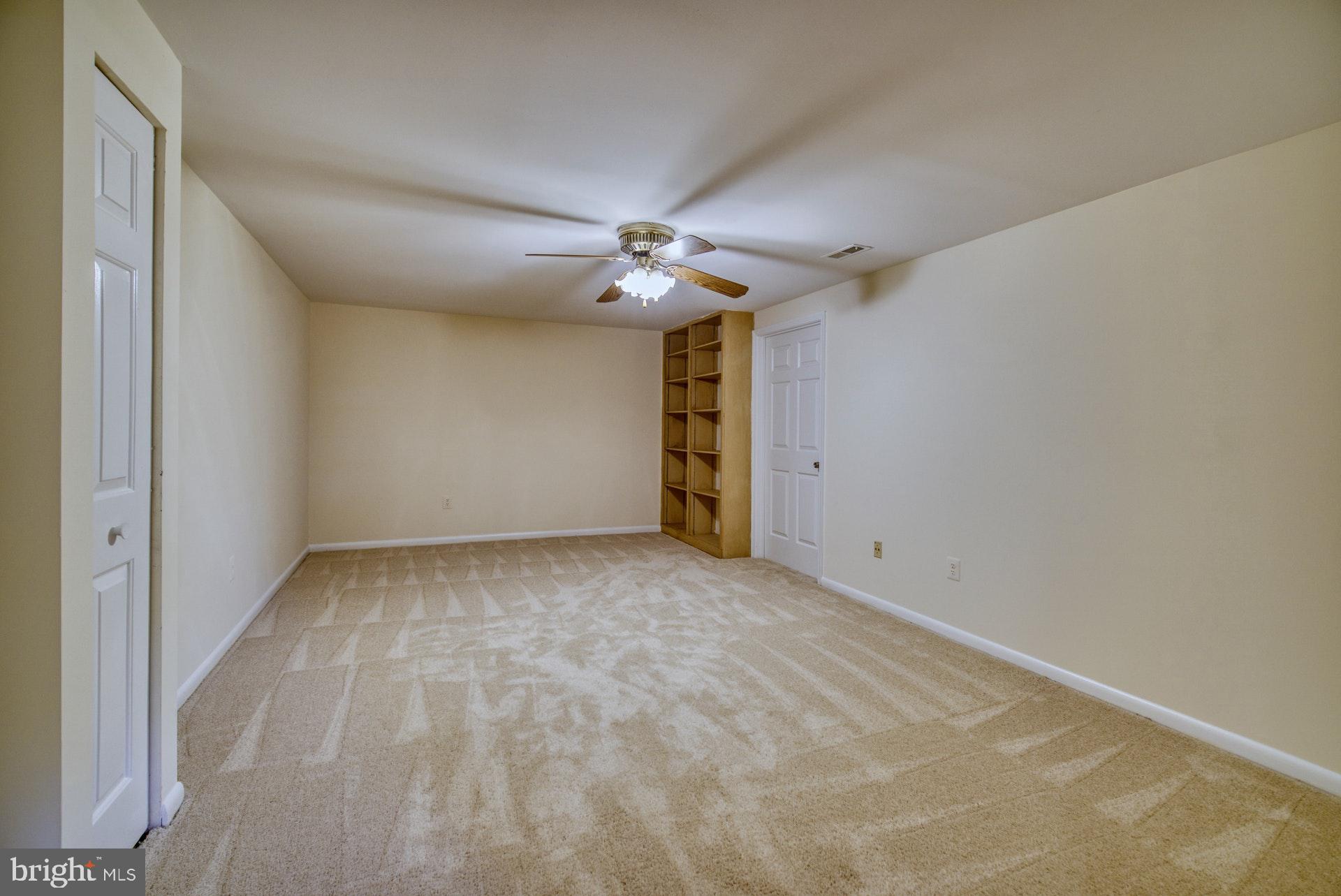 LONGWOOD KNOLLS - Residential