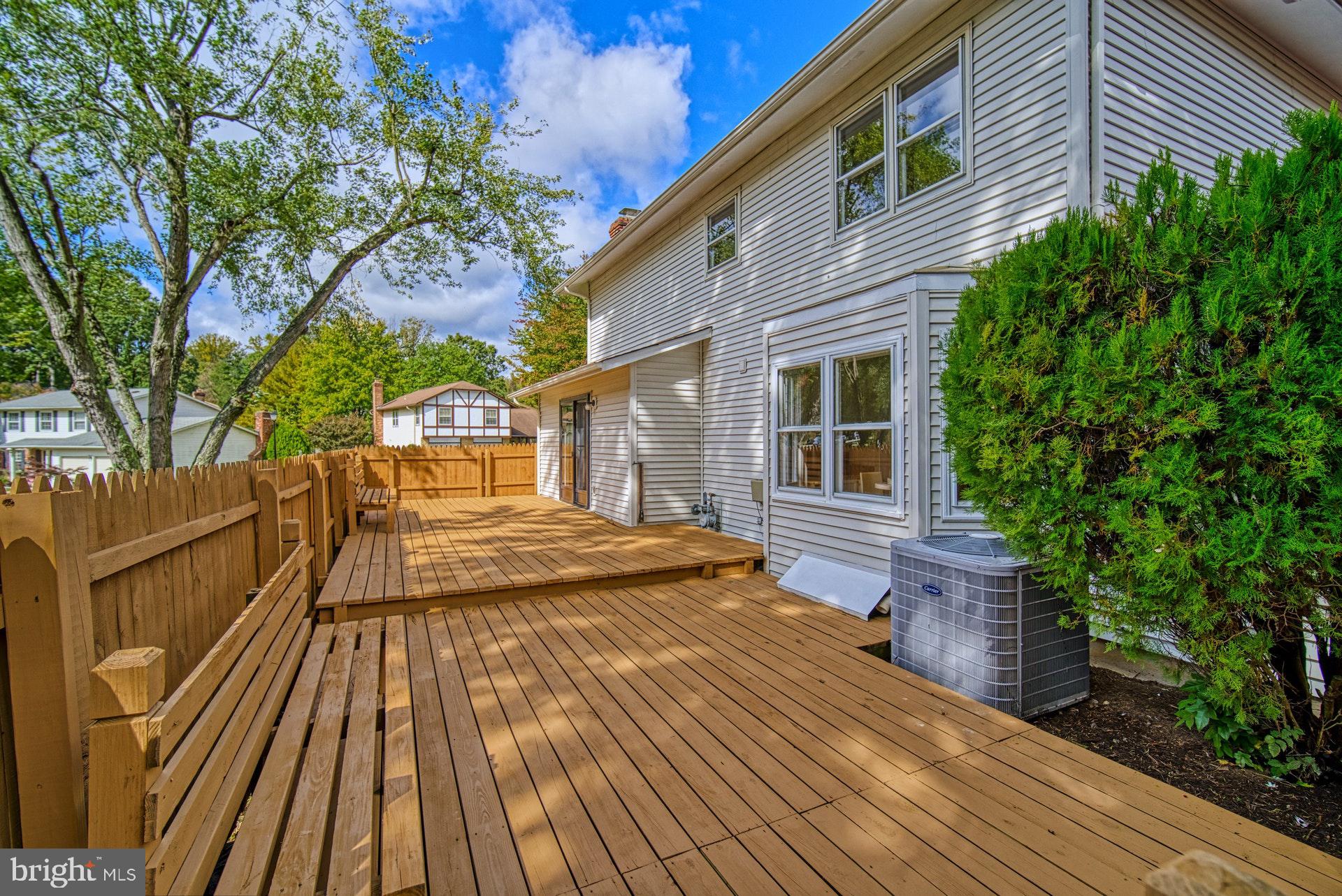 LONGWOOD KNOLLS - Residential