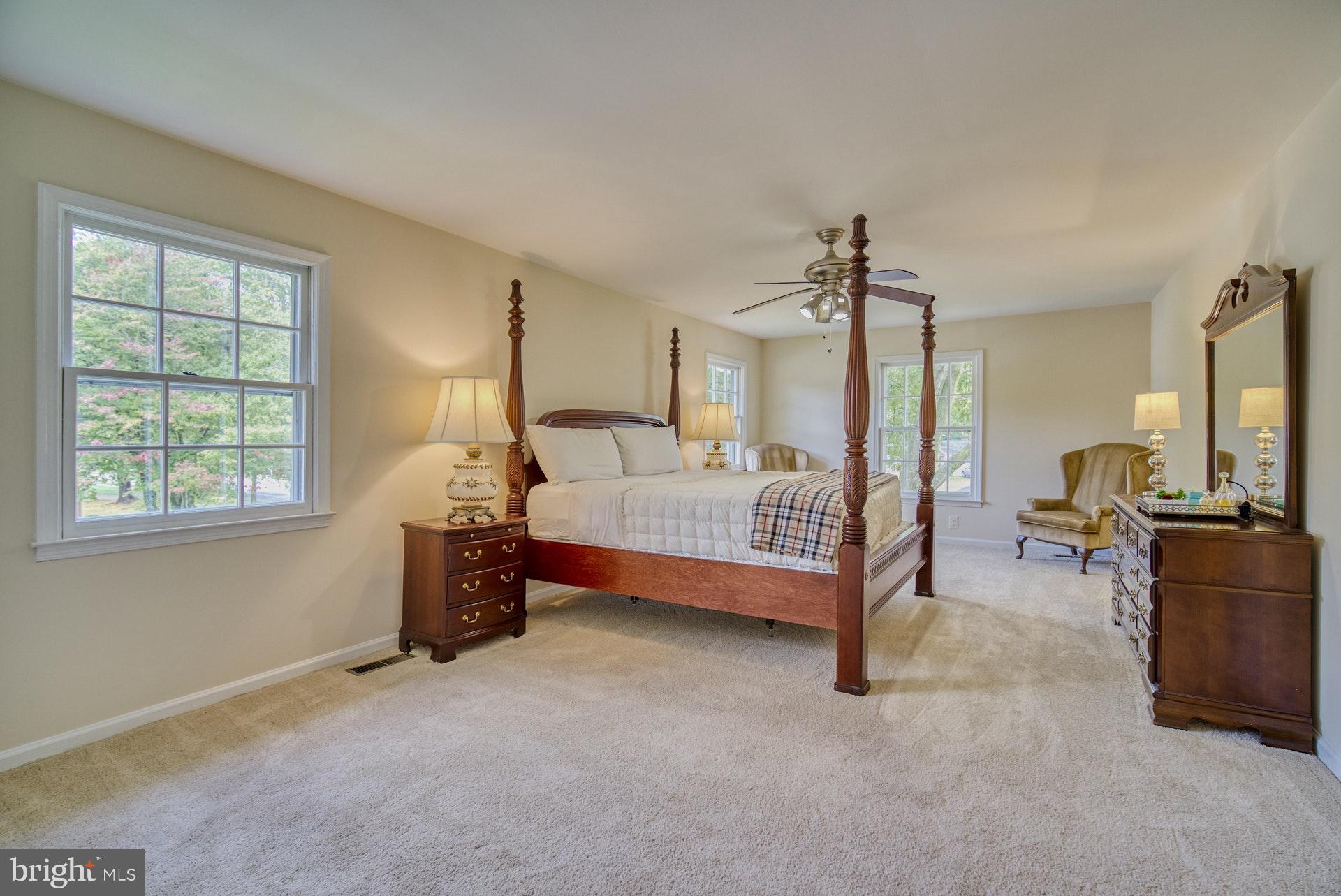 LONGWOOD KNOLLS - Residential