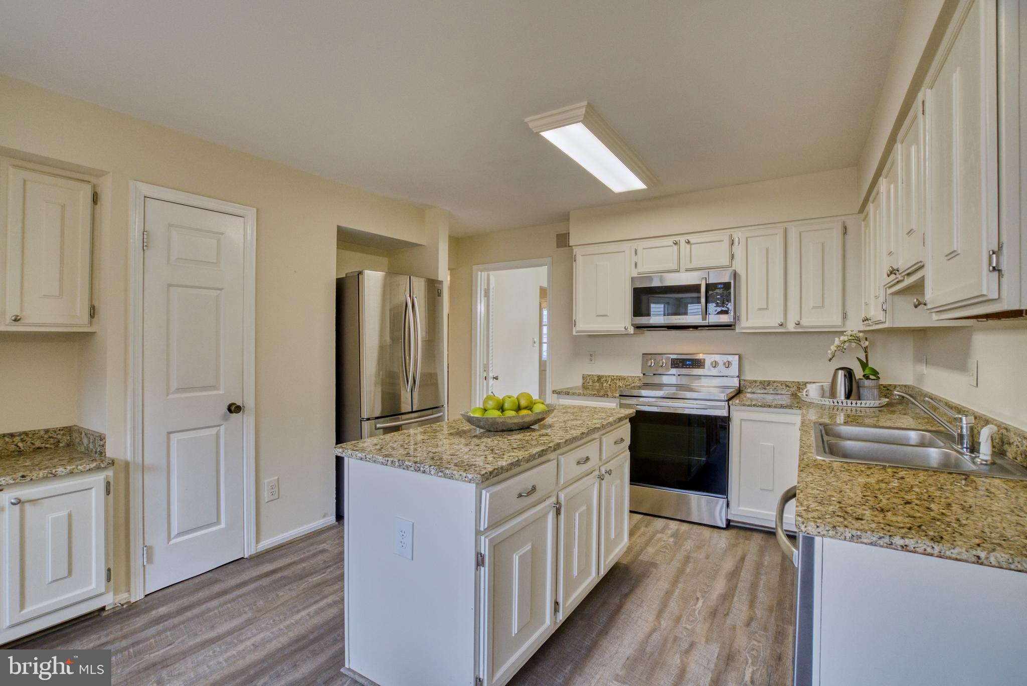 LONGWOOD KNOLLS - Residential