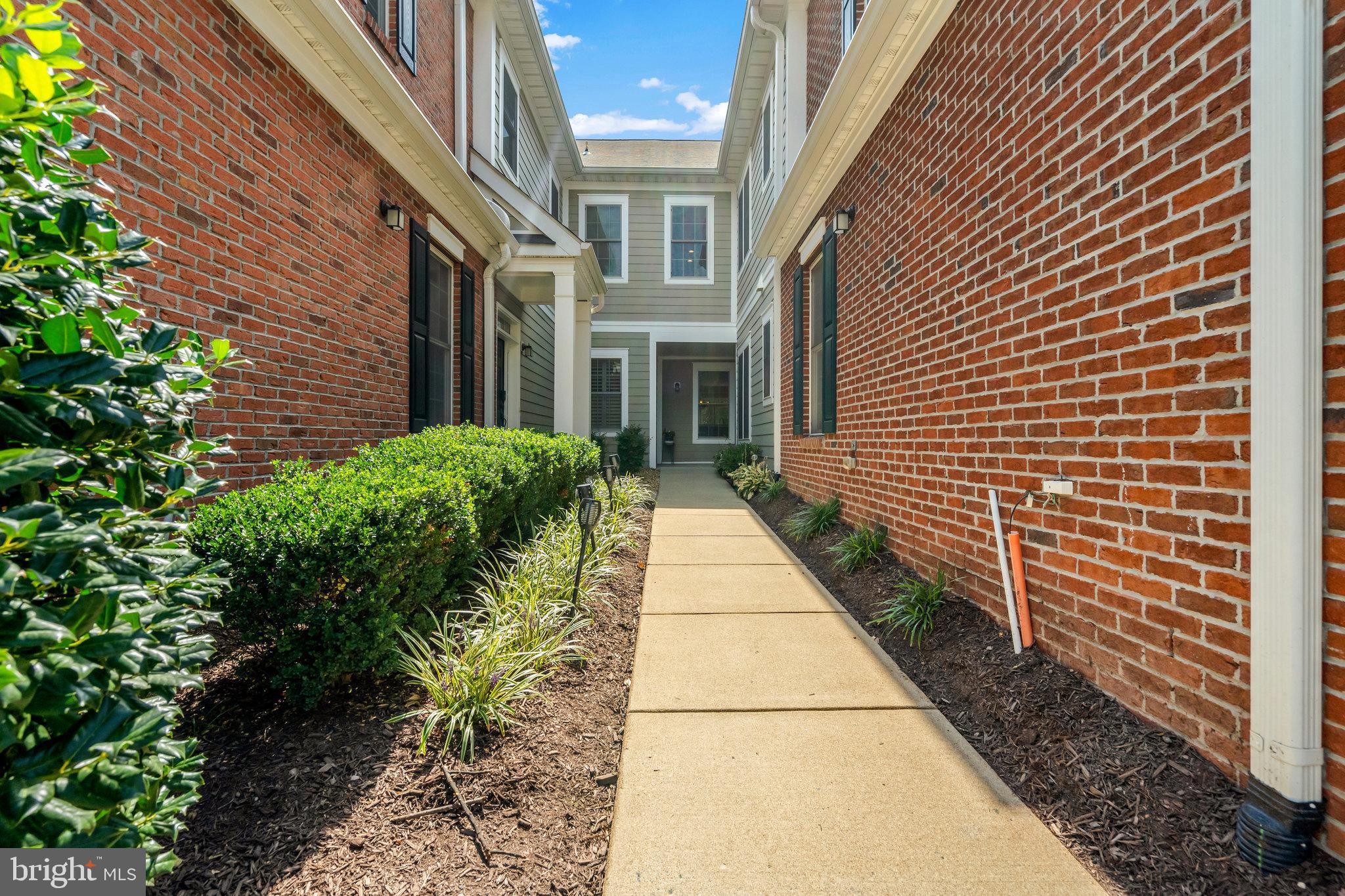 44063 VAIRA TERRACE