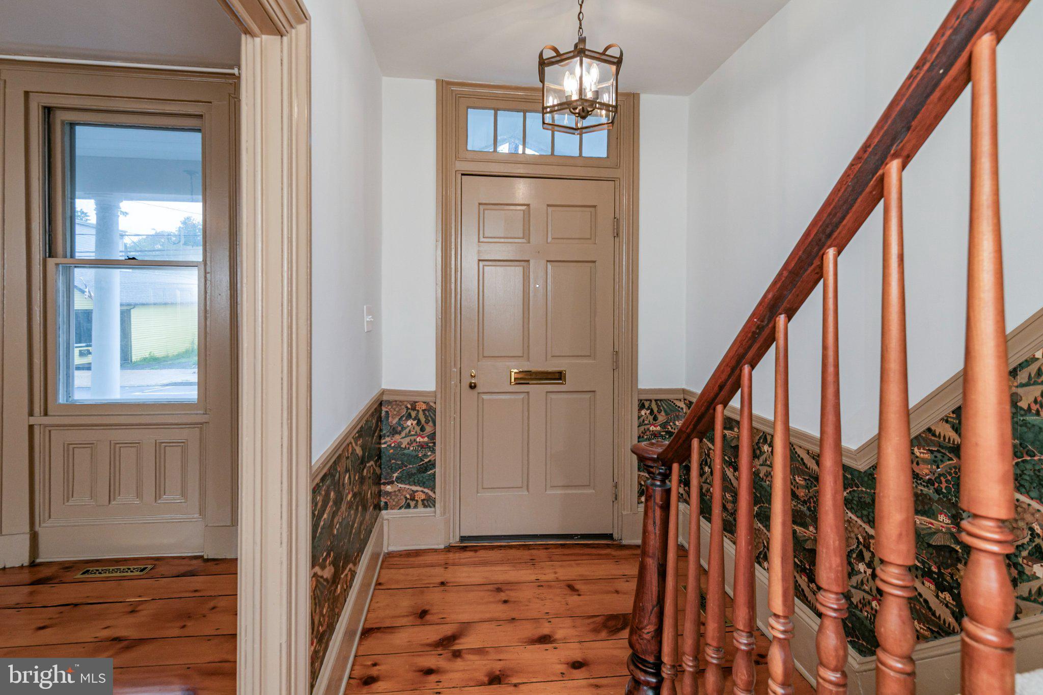 16 W DELAWARE AVENUE