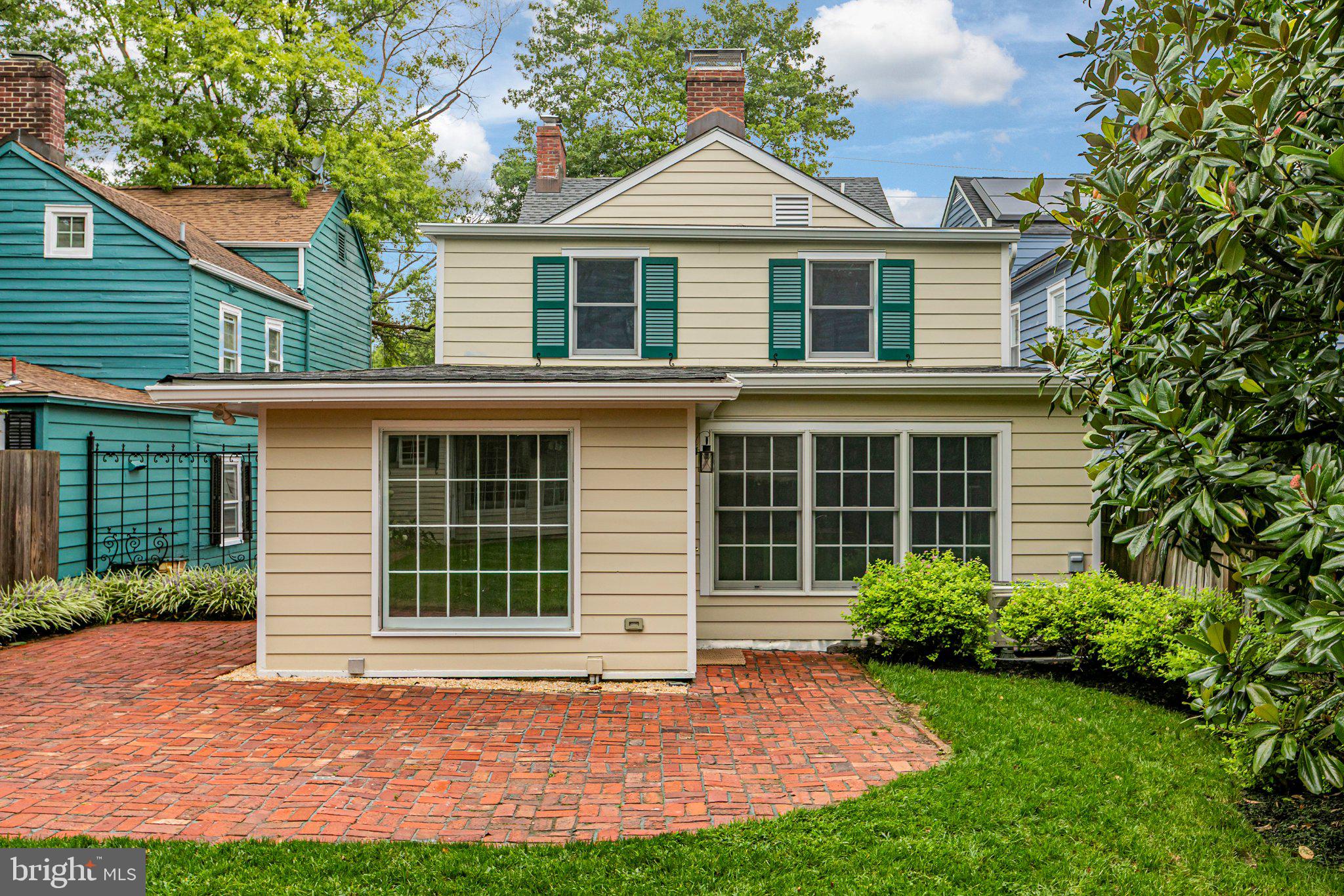 16 W DELAWARE AVENUE
