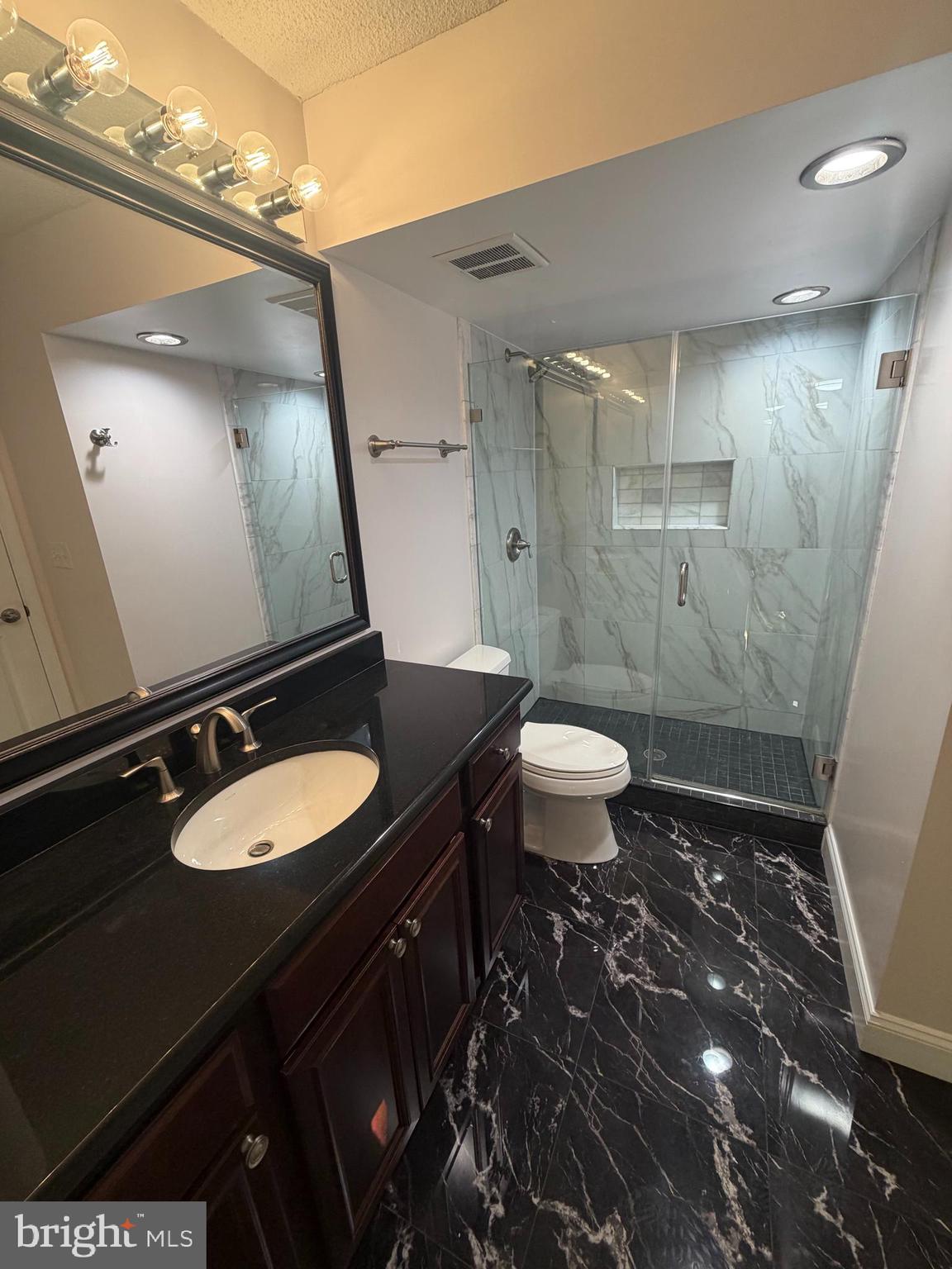 ROTONDA - Residential Lease