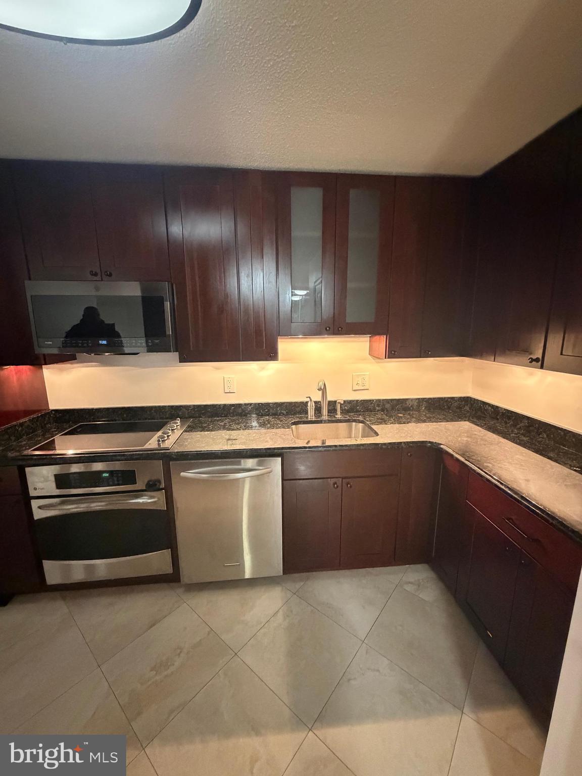 ROTONDA - Residential Lease