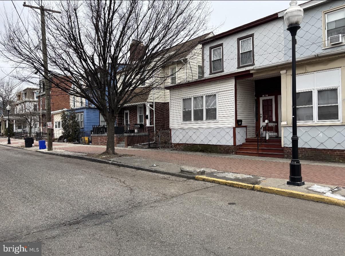 302 MONMOUTH STREET
