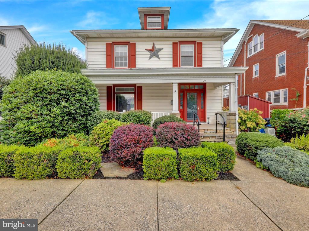 Photo of 109 W Broad Street, NEW HOLLAND, PA 17557 (MLS # PALA2076976)