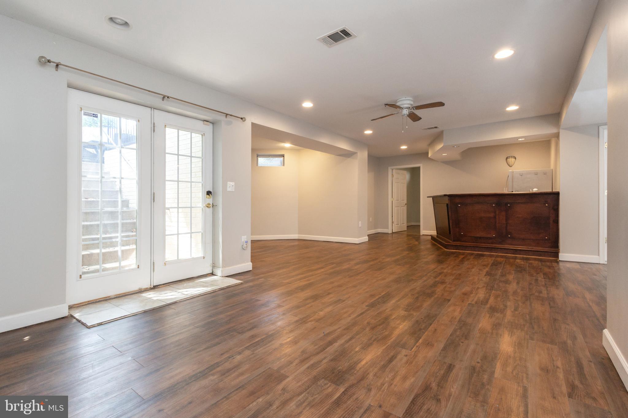 FOREST HILLS OF FAIRFAX - Residential Lease