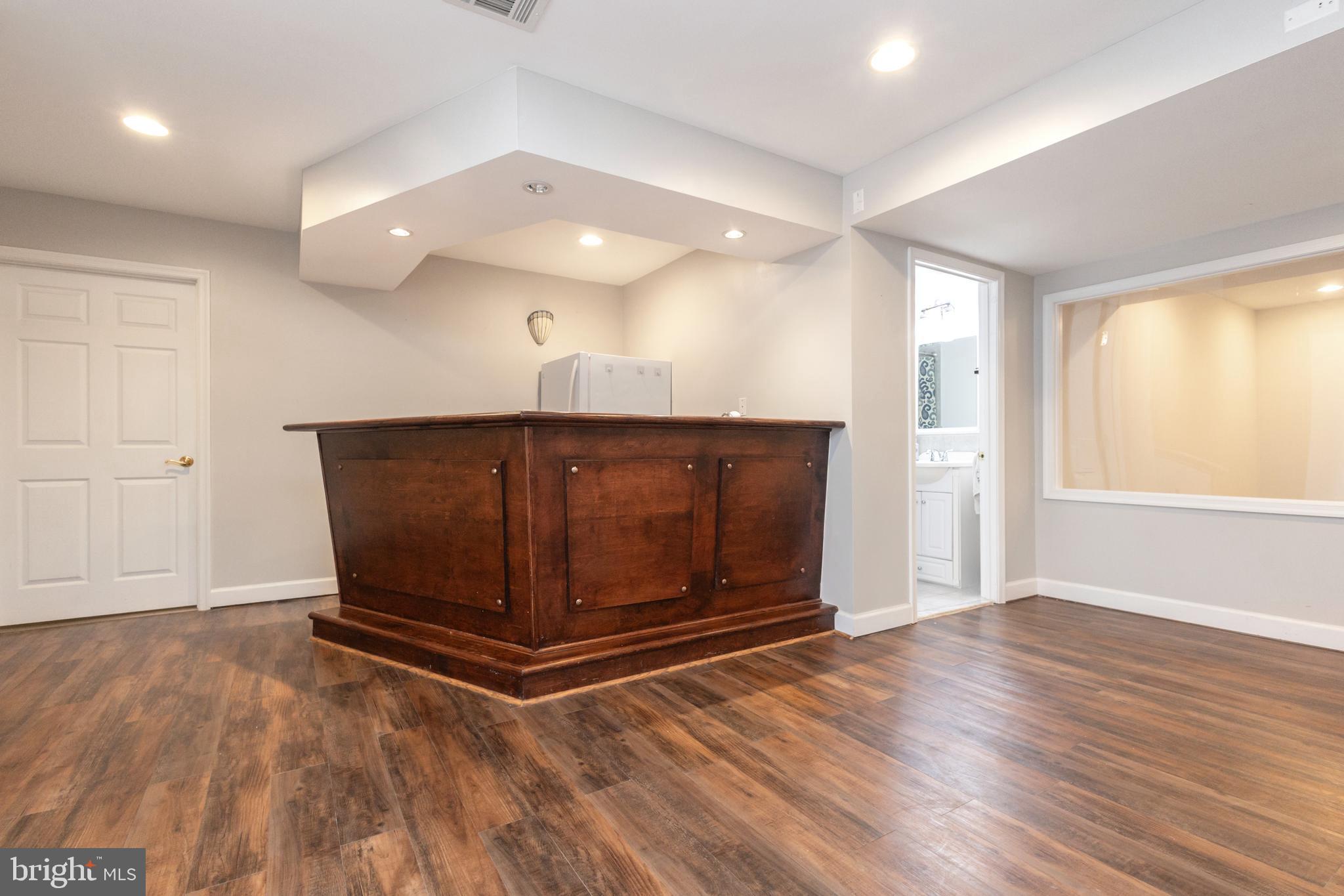 FOREST HILLS OF FAIRFAX - Residential Lease