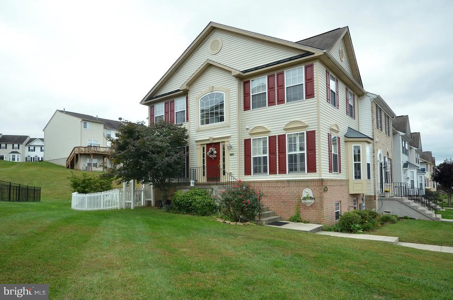 NEW PRICE! SPACIOUS END OF GROUP TH IN MONMOUTH MEADOWS! UNIQUE EOG FLOORPLAN OFFER LOTS OF NATURAL LIGHT, LR W/HRDWD FLRS, MODERN KITCHEN W/ISLAND OPENS TO FAMILY ROOM AND BREAKFAST RM W/DOOR TO FENCED YARD.  MBR HAS HUGE MBATH W/SOAKING TUB! LOTS OF FENCED YARD SPACE & LANDSCAPING! FINISH THE LOWER LEVEL YOUR WAY!  WALKUP TO YARD.  GOTTA SEE IT - WON'T LAST!!!