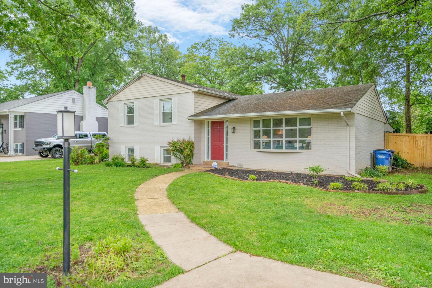 8816 FORT HUNT ROAD