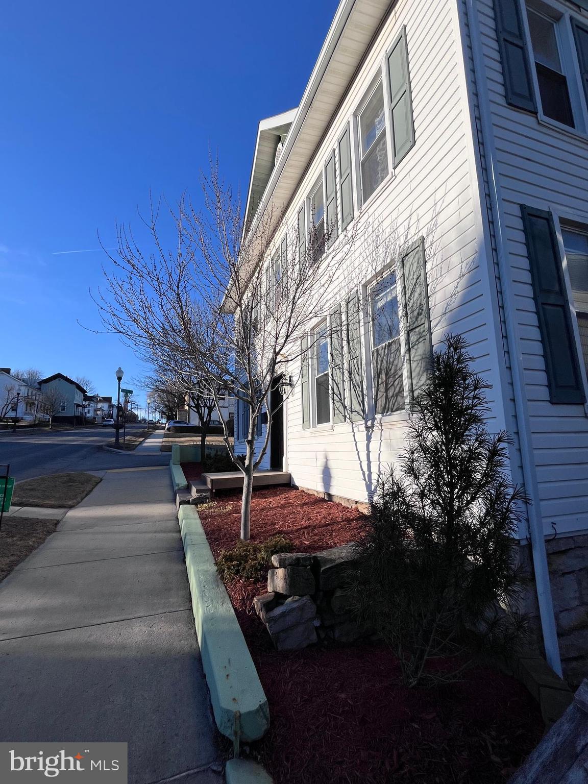 WEST SIDE - Residential