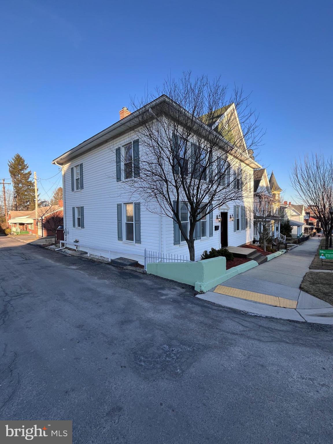 WEST SIDE - Residential