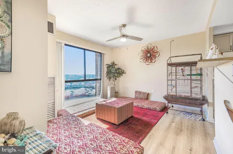 250 S Reynolds Street Unit 1001, Alexandria, VA MLS: VAAX2043208