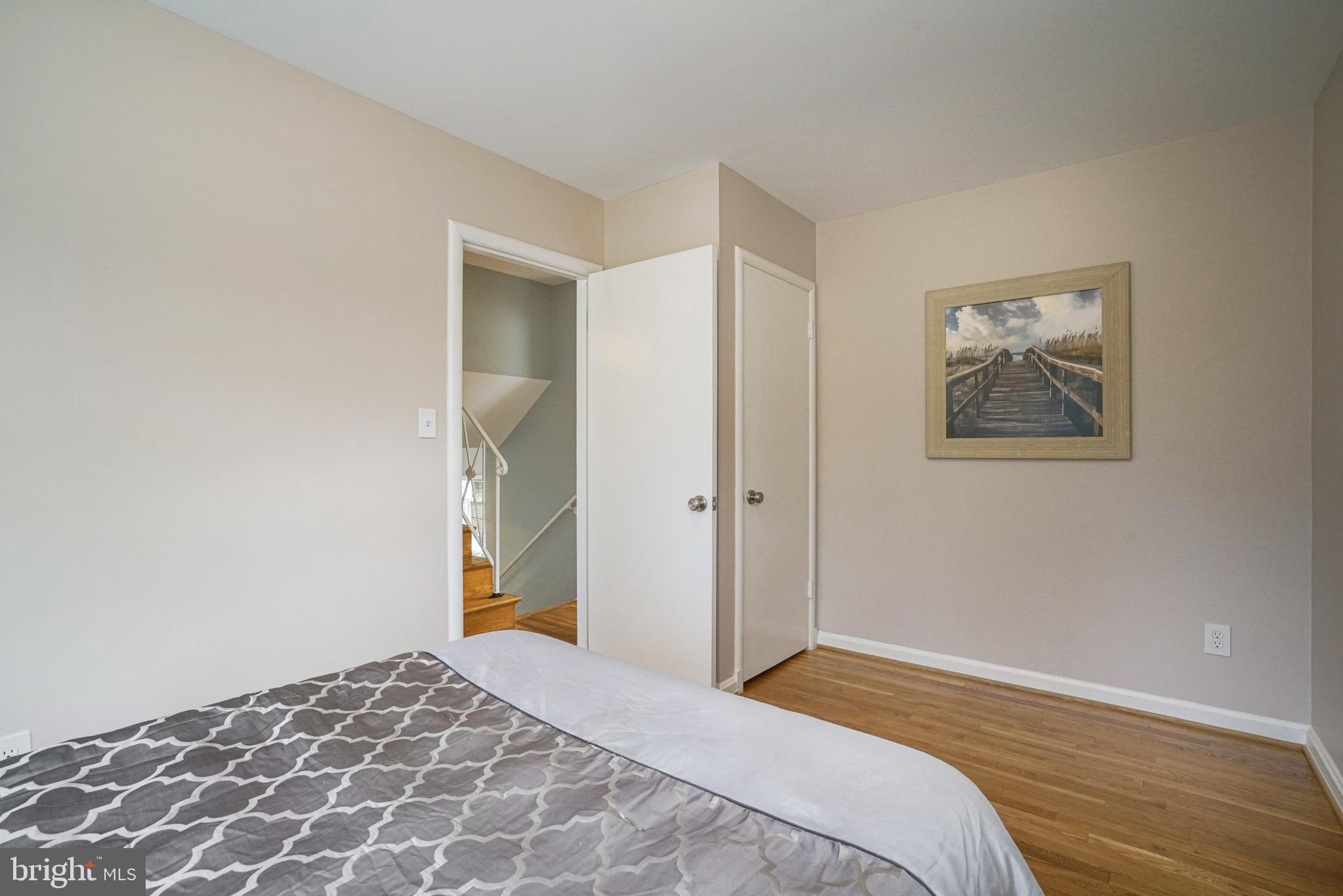 LAKE BARCROFT - Residential