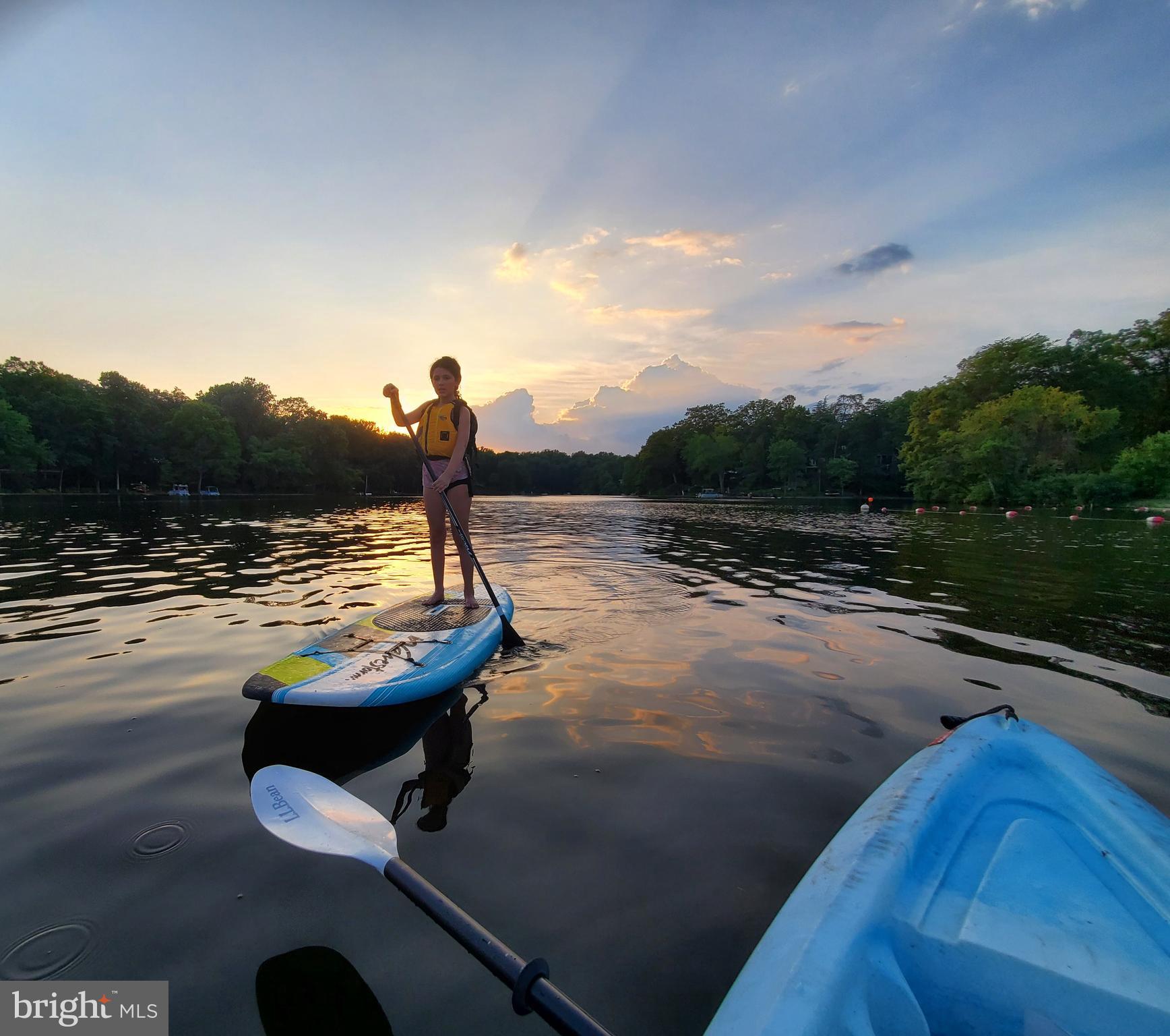 LAKE BARCROFT - Residential