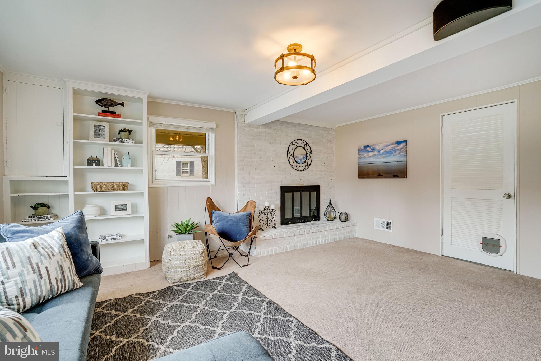 LAKE BARCROFT - Residential