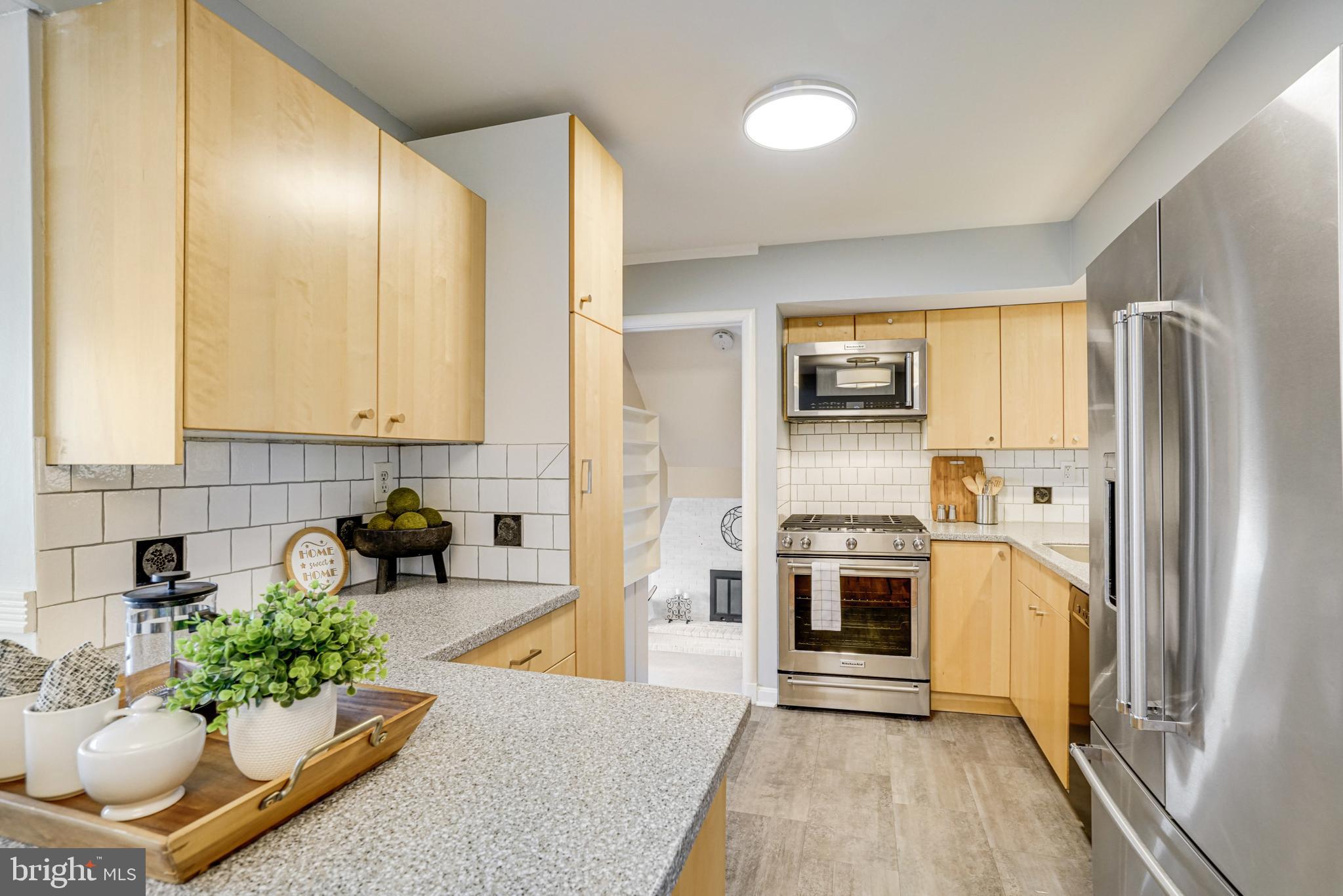 LAKE BARCROFT - Residential