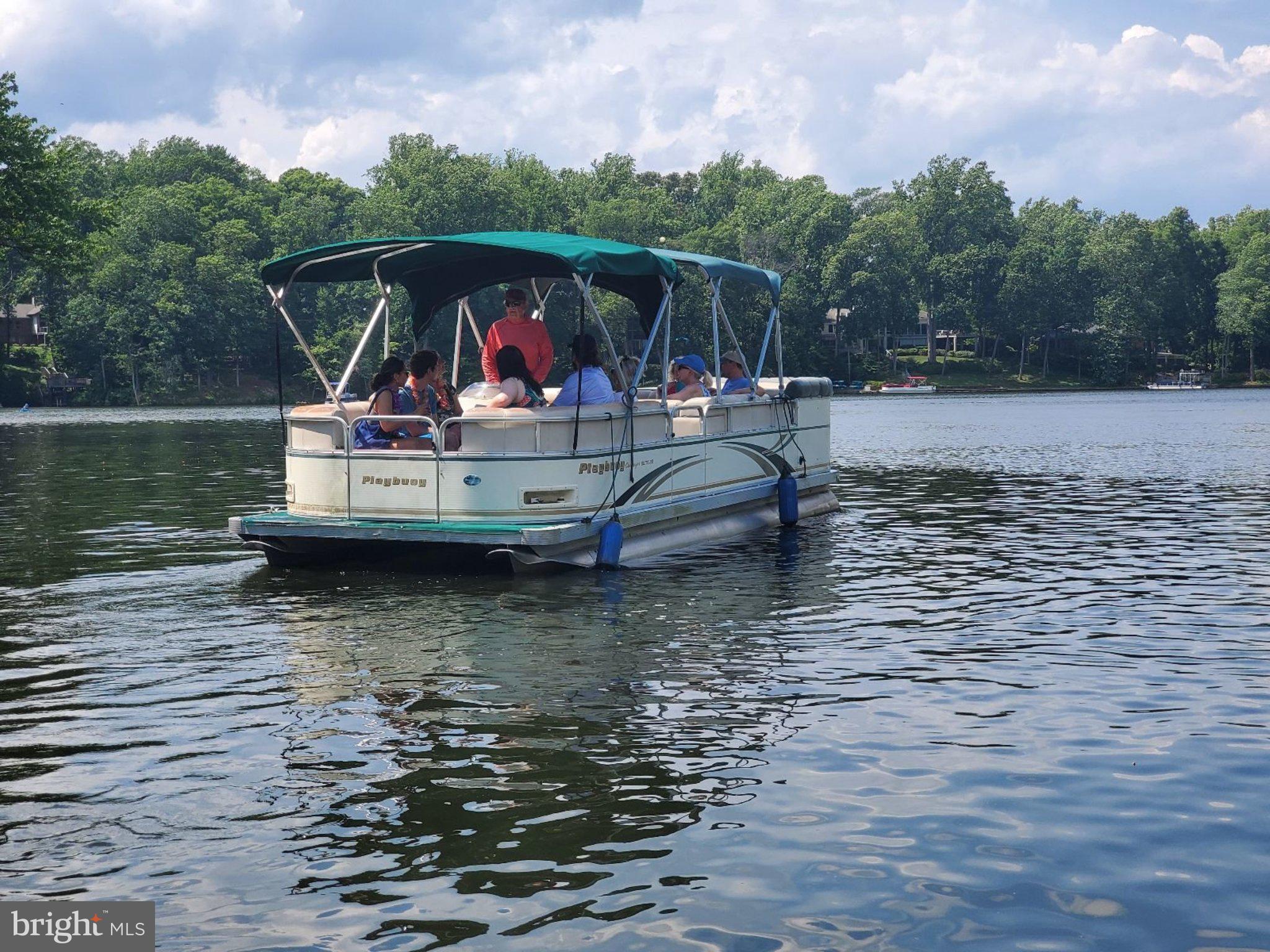 LAKE BARCROFT - Residential