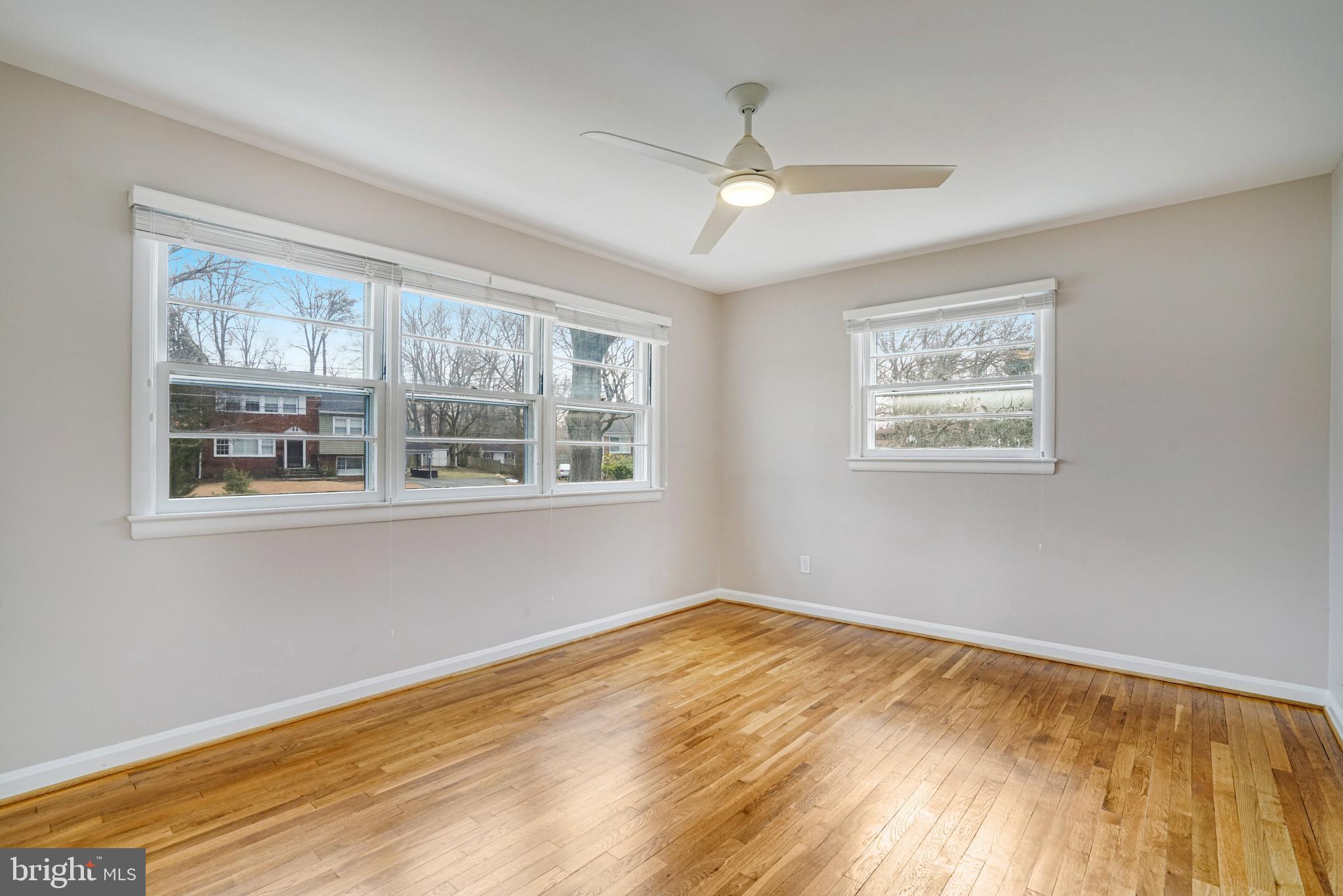 LAKE BARCROFT - Residential