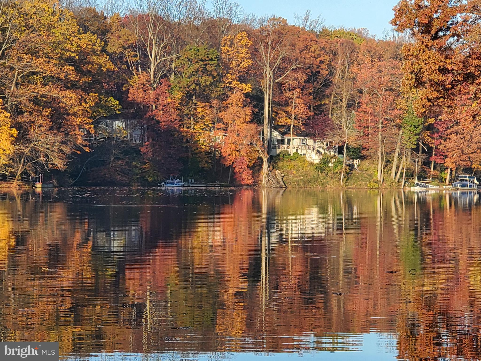 LAKE BARCROFT - Residential
