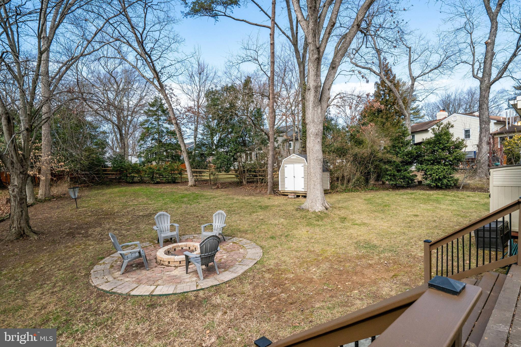 LAKE BARCROFT - Residential